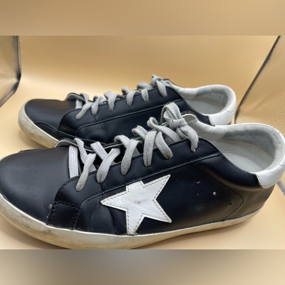 😍SOLD😍
Golden Goose Superstar Ladies Size 8 - Picture 4 of 6